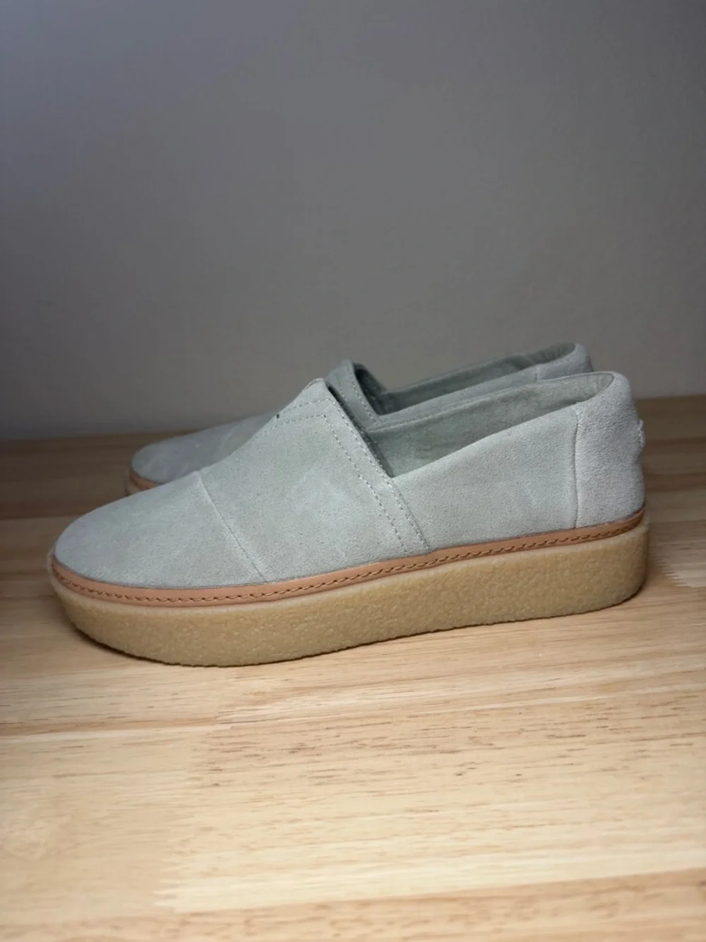 TOMS Women's Adelaide espadrilles in suede, featuring a slip-on design Sz.6.5